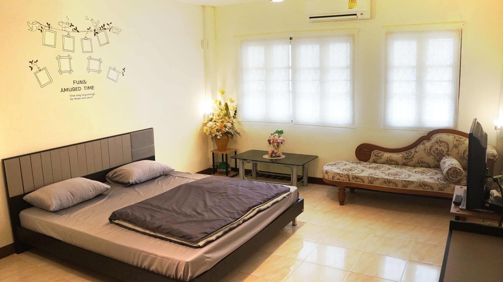 Wake Up Hostel Bangkok Exterior foto