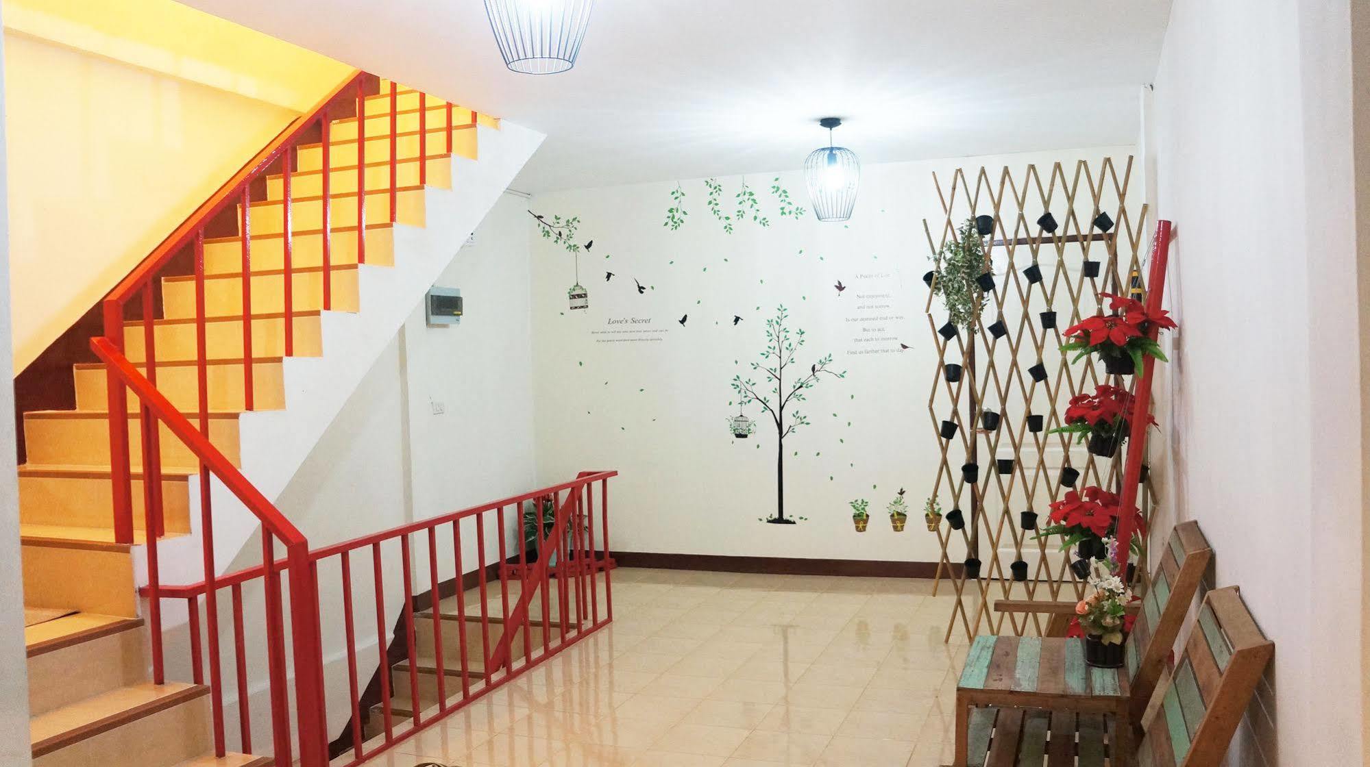 Wake Up Hostel Bangkok Exterior foto
